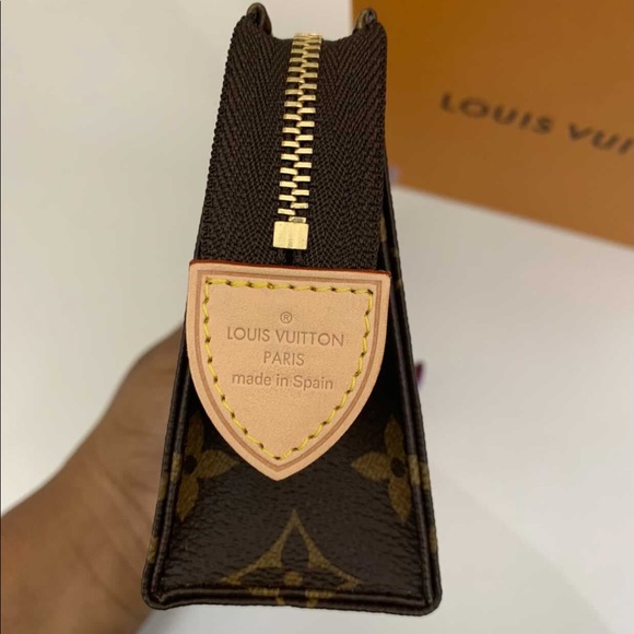Lv toiletry 15 - Picture 4 of 6